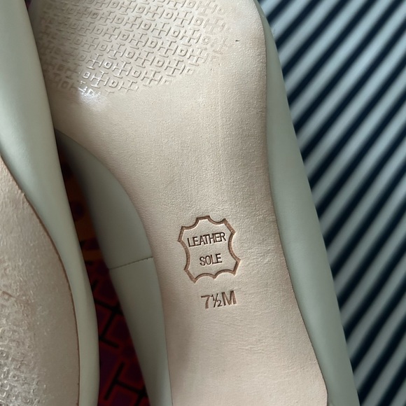 TORY BURCH ELIZABETH 40MM PUMP HEEL - Picture 7 of 9